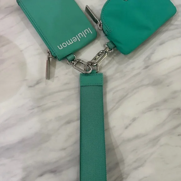 Lululemon Athletica Green Key Card Holder Set - Picture 3 of 8